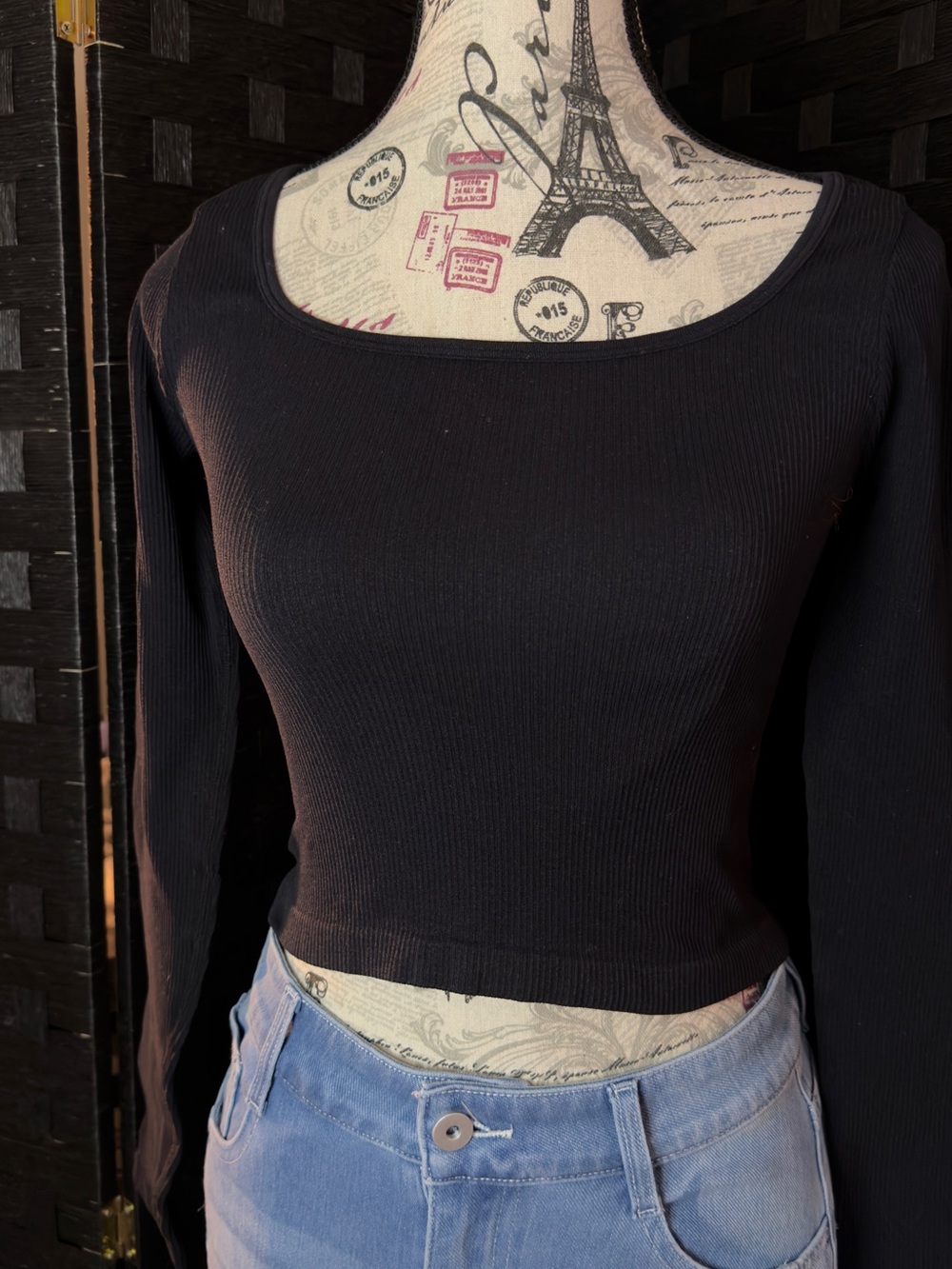 Women's Black Ribbed Long-Sleeve Crop Top with Scoop Neck